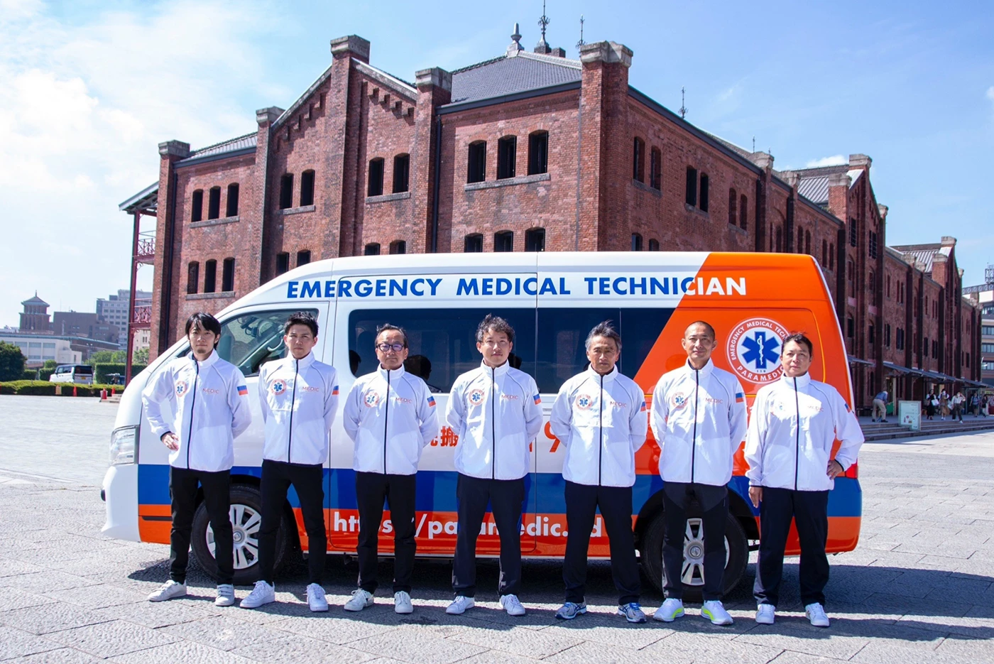 メディカル業界で豊富な実績を持つTOKUジャパンが、医療特化型搬送事業を展開するパラメディックを本格支援